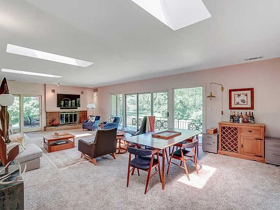5th image of 751 Birney Ln
