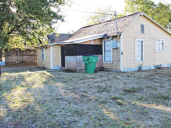 3rd image of 521 E Live Oak St