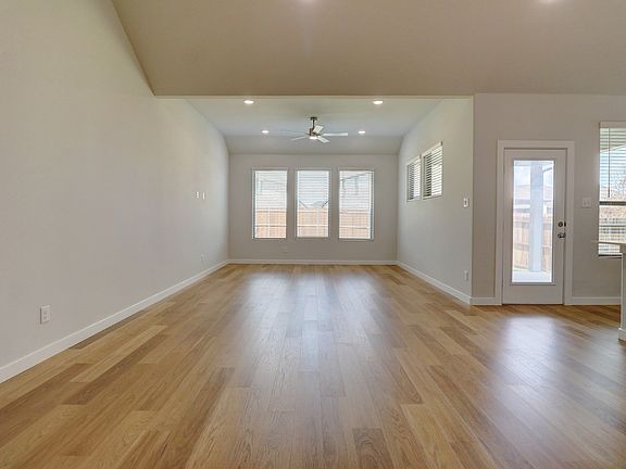 5th image of 722 Tidal Dr