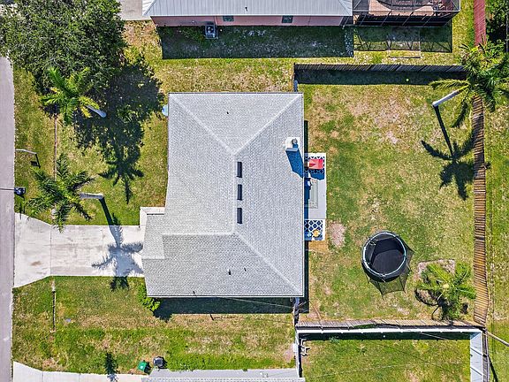 4th image of 1433 SW Flounder Lane