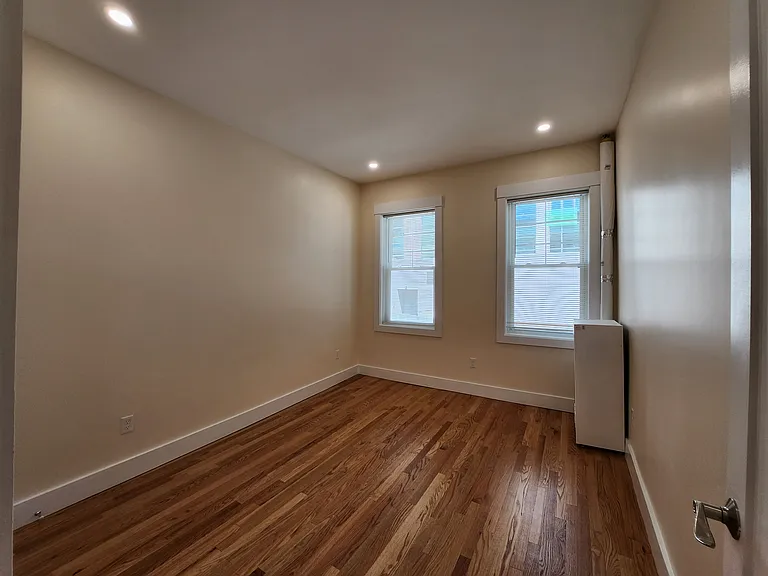 31 Peterborough Street — Photo 27