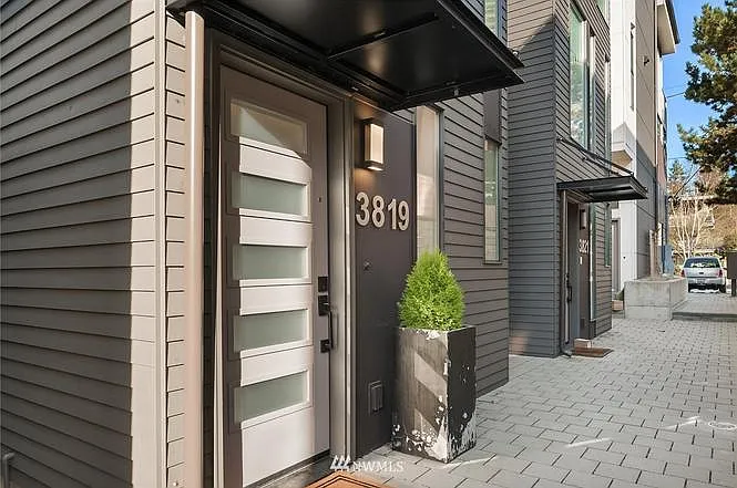 2 bed, 2.5 bath, 1425 sqft, $3,450 — Photo 1