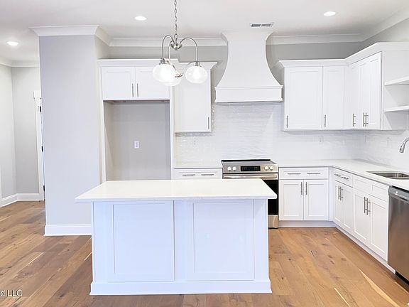 5th image of 6712 Mayberry Ln