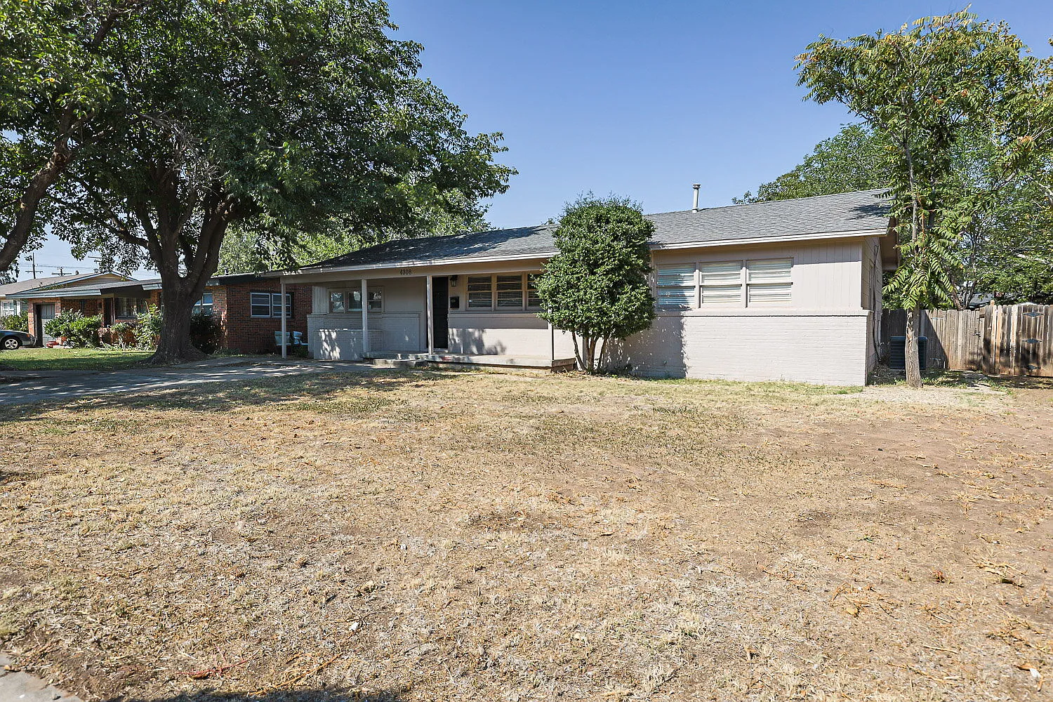 3 bed, 1.0 bath, 1352 sqft, $1,250 — Photo 3