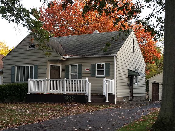 3rd image of 415 Eastlawn St