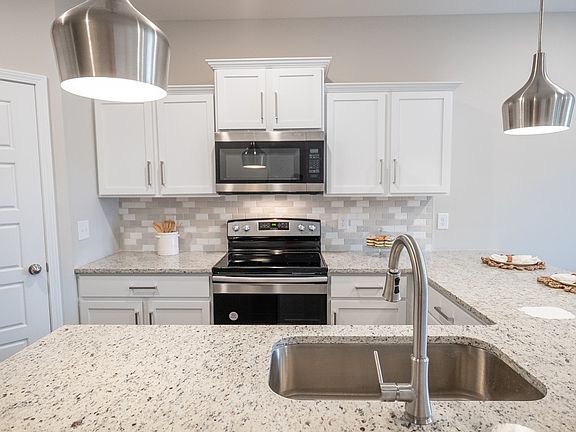 5th image of 204 Drayton Dr #H