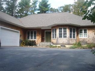 53 Daisy Ln, Rochester, MA 02770