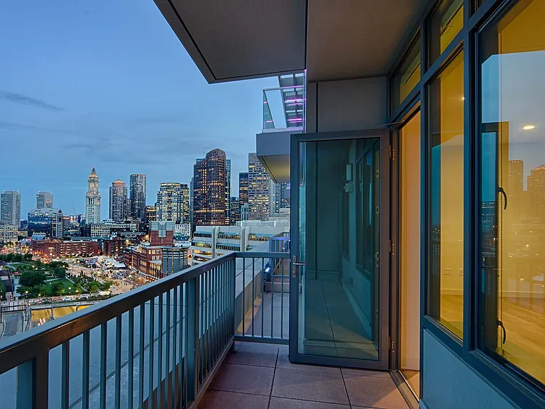 Amazing balcony views of the city