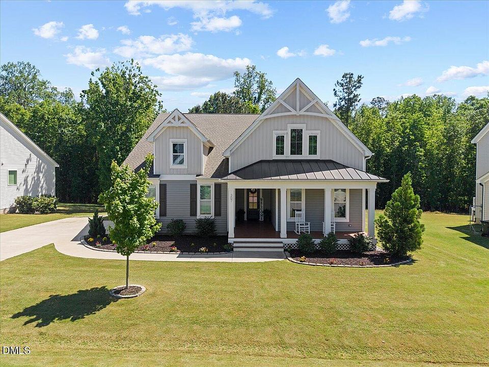 1st image of 307 Amber Oak Dr