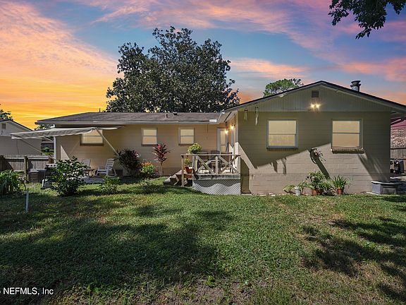 2nd image of 831 BROOKVIEW Drive N