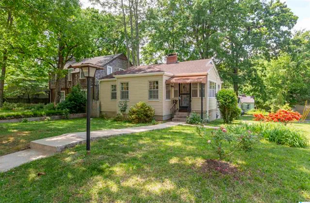 3 bed, 1213 sqft, $1,849 — Photo 1