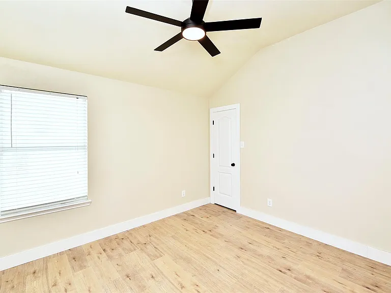 7715 Butler Lakes Ct — Photo 22