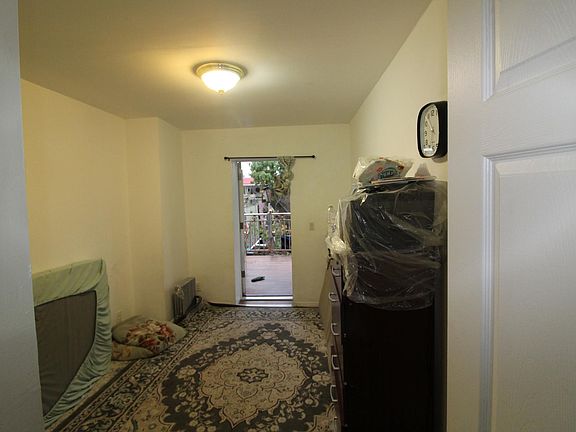 5th image of 226 Bay 43rd St #2