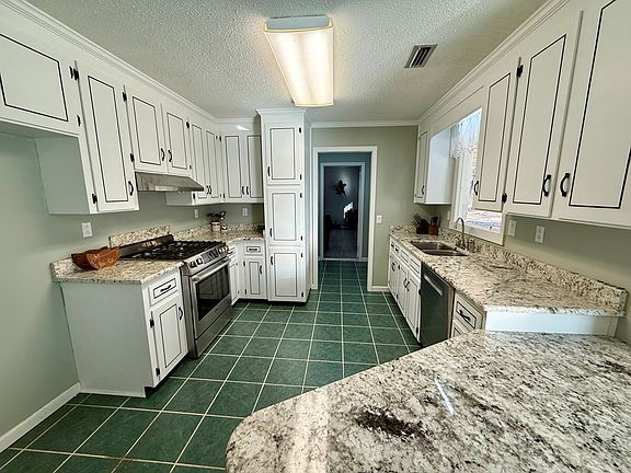 4th image of 149 Cypress Ln