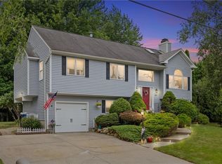 46 Canonchet Trl, Cranston, RI 02921