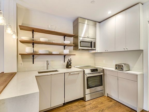 4th image of 206 E 20th St #3