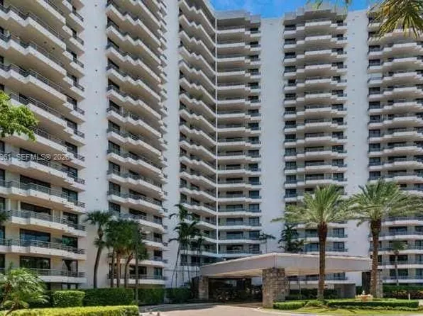 3300 NE 191st St APT 1011, Aventura, FL 33180