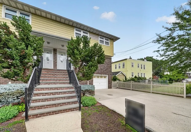 210 Walnut St #R — Photo 16