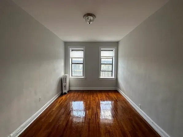 32-44 30th St #2, Astoria, NY 11106
