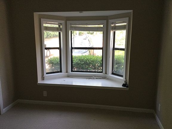 3rd image of 3733 Meadowbrook Ave