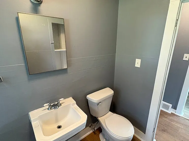 814 9th St SE — Photo 11