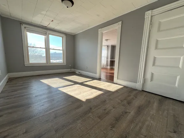 34 Chestnut St APT 3, Wakefield, MA 01880