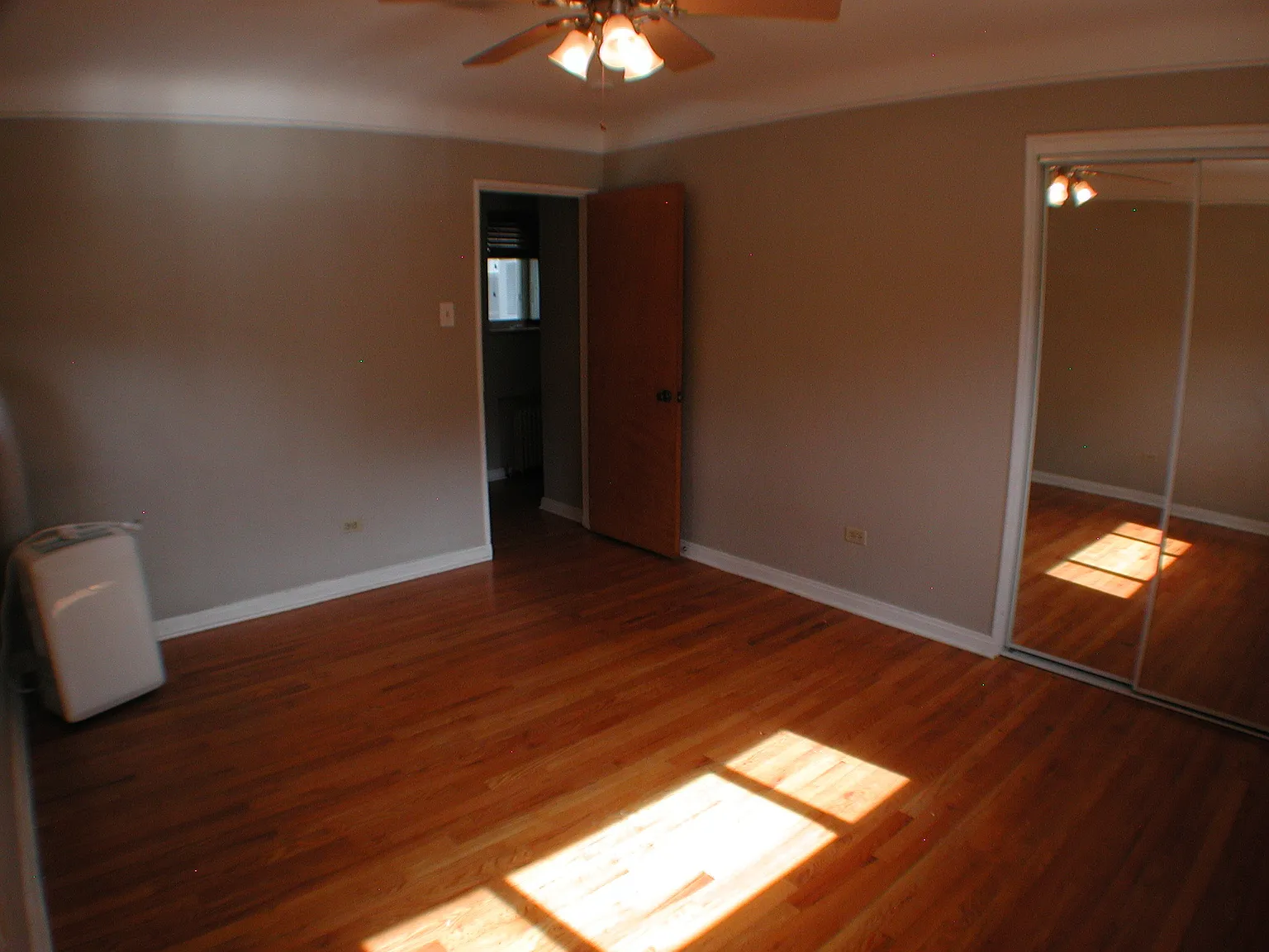 733 E 2nd Ave — Photo 2