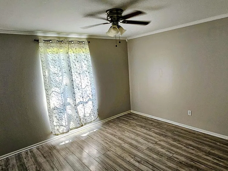 25602 Oakhurst Dr — Photo 22
