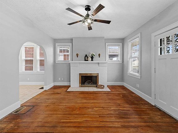 5th image of 110 E 18th St