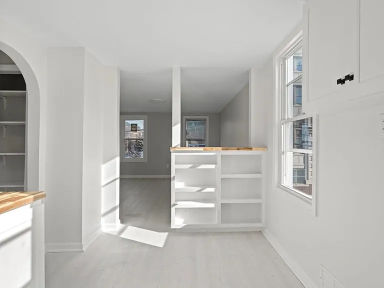 173-175 Lembeck Ave #2A — Photo 6