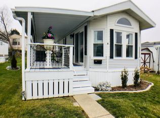 8 Carol Lee Dr, Barberton, OH 44203
