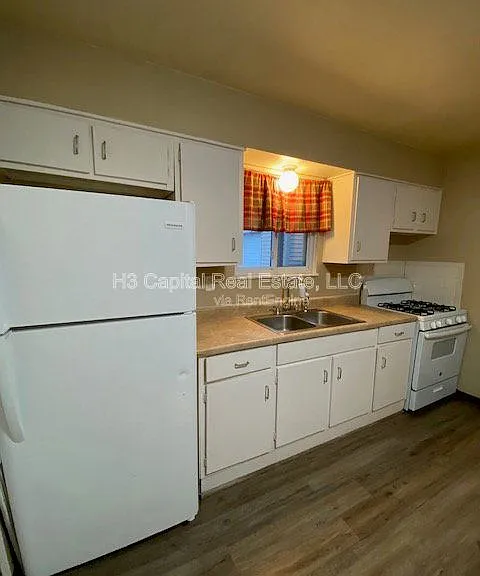 208 W Thomas St — Photo 11