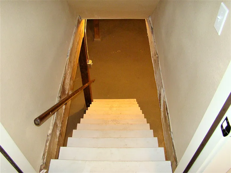 813 Niagara Ave — Photo 23