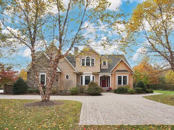 16 Paradise Lake Rd, Monson, MA 01057