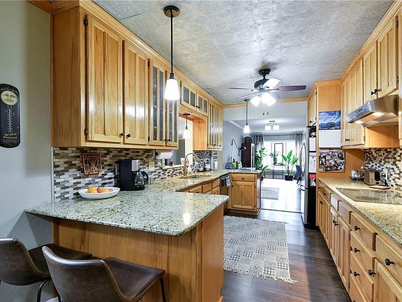 3rd image of 1401 S College Ave
