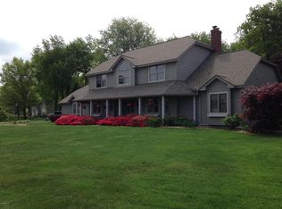990 Meadow Ridge Dr, Holland, MI