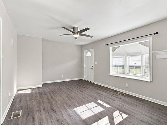 5th image of 1357 Lorenzo Dr SW