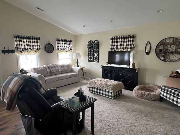 3rd image of 65 Paradise Ln
