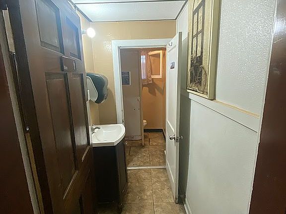 5th image of 3335 Lagrange St