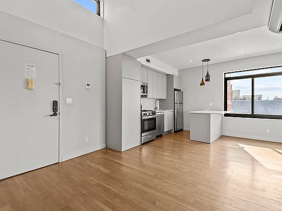4th image of 586 Bushwick Ave #6