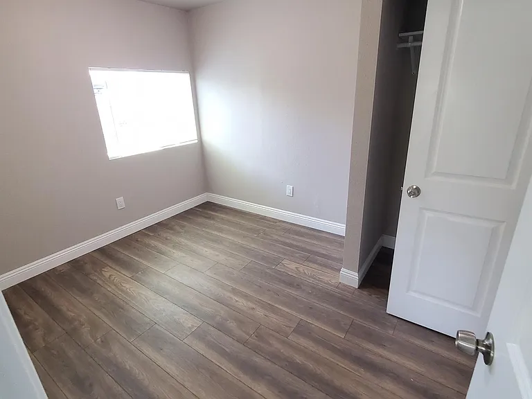 220 36th St #3 — Photo 11