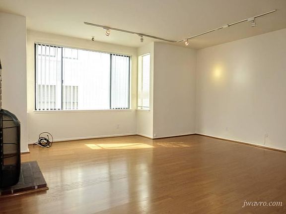 4th image of 1601 Grant Ave APT 1D