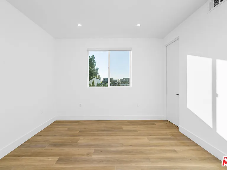10805 Morrison St #1 — Photo 15