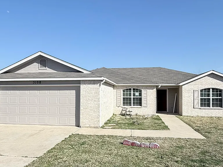 5108 Bridle Dr — Photo 1