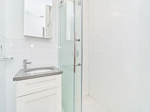 5th image of 236 E 33rd St APT 2D