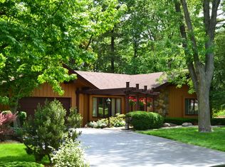 12745 S Deerwood Dr, Palos Park, IL 60464