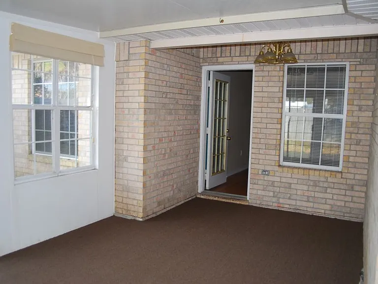 14486 Williamsburg Dr — Photo 9