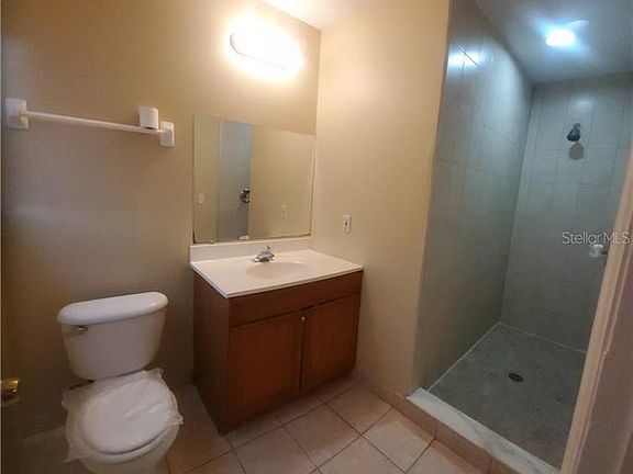 5th image of 153 Ivy Ln APT 2