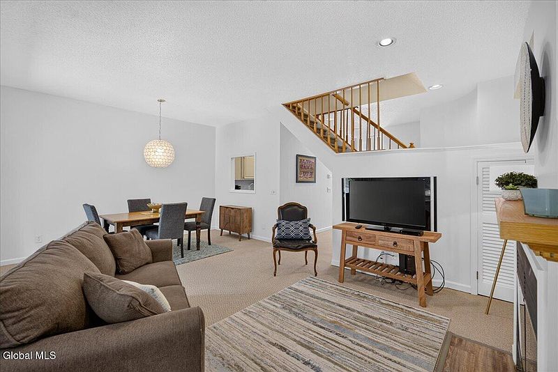 4th image of 22 Lakeview Road