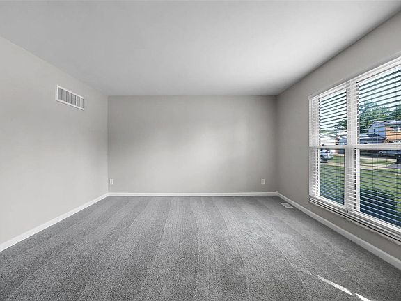5th image of 2240 Danelle Ct